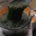 Add molokhia to the cooking pot