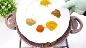Add spices, turmeric powder, coriander curry, paprika and seven spices