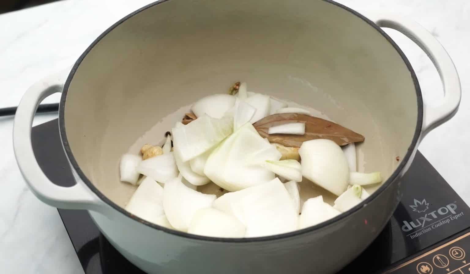 The Authentic Egyptian Molokhia with Chicken broth Arabic Food Tips