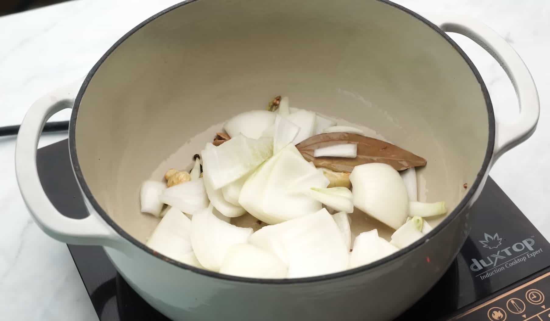 The Authentic Egyptian Molokhia with Chicken broth Arabic Food Tips