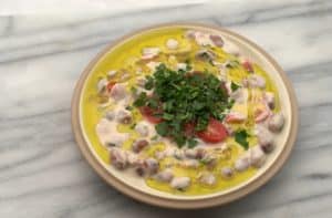 Place the beans in a serving dish, then add olive oil and garnish with parsley and tomatoes
